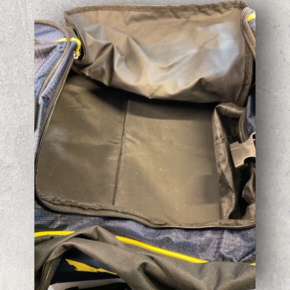 Adidas University of Michigan Wolverines Duffel Gym Bag Blue Yellow Logo Sports - Picture 4 of 12